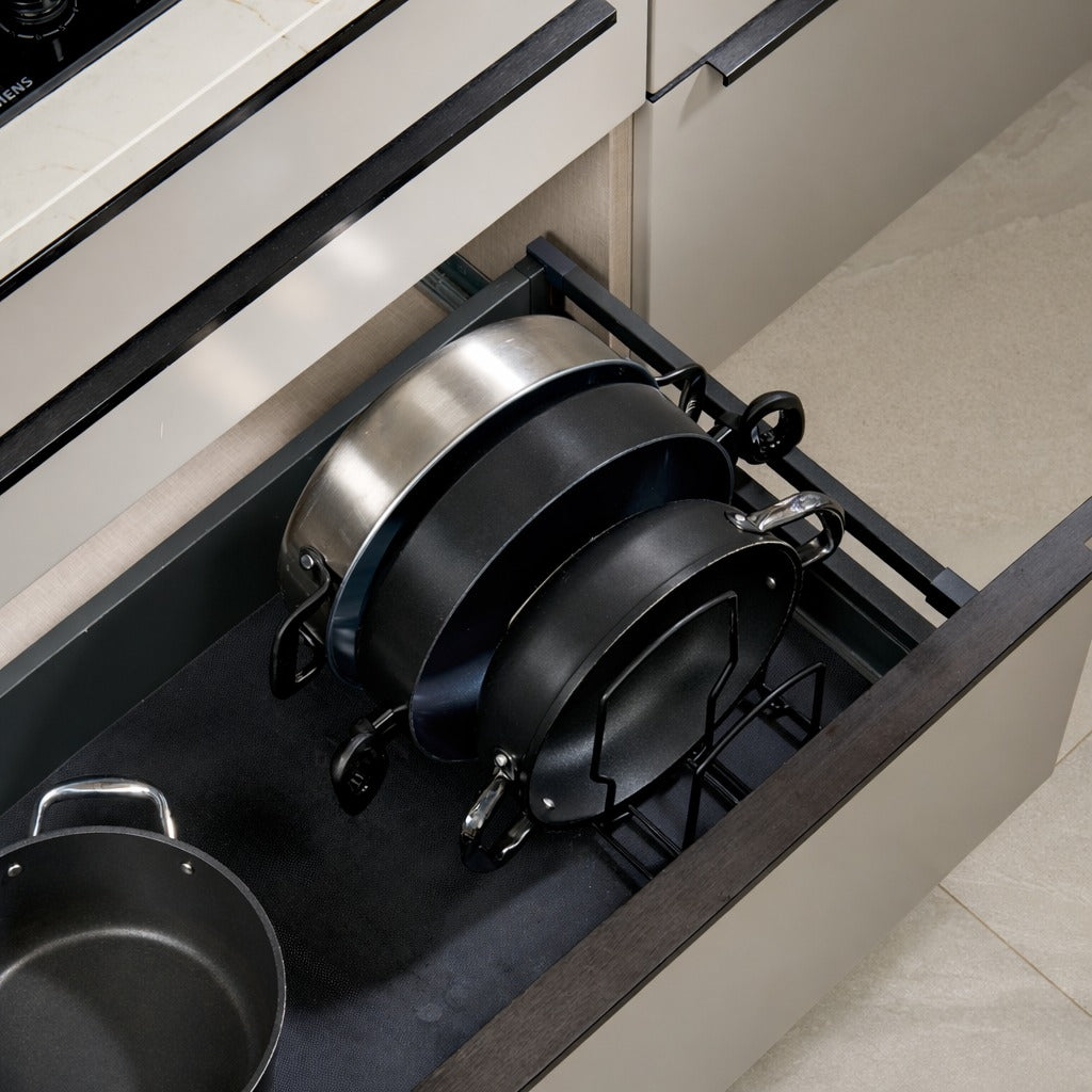 Siyah Mutfak Çekmece İçi Tava Tencere Düzenleyici Organizer – Yer Tasarruflu Sıralayıcı