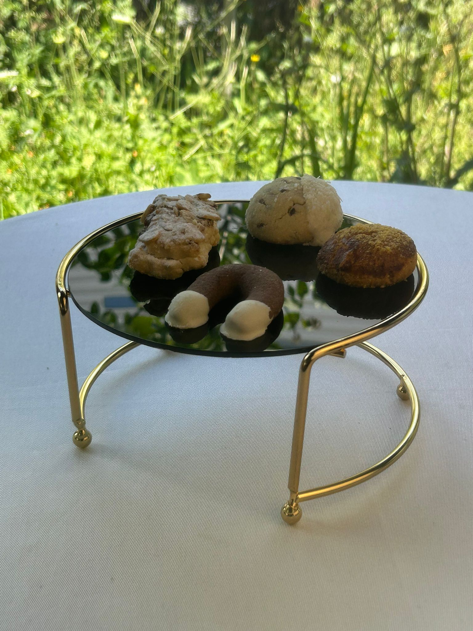 Altın renkli küçük boy metal sunumluk, dekoratif hediyelik