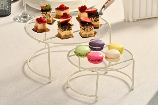 Bej renkli küçük boy 2’li metal sunumluk seti – şeffaf pleksi tabanlı dekoratif ikramlık ve hediyelik ürün