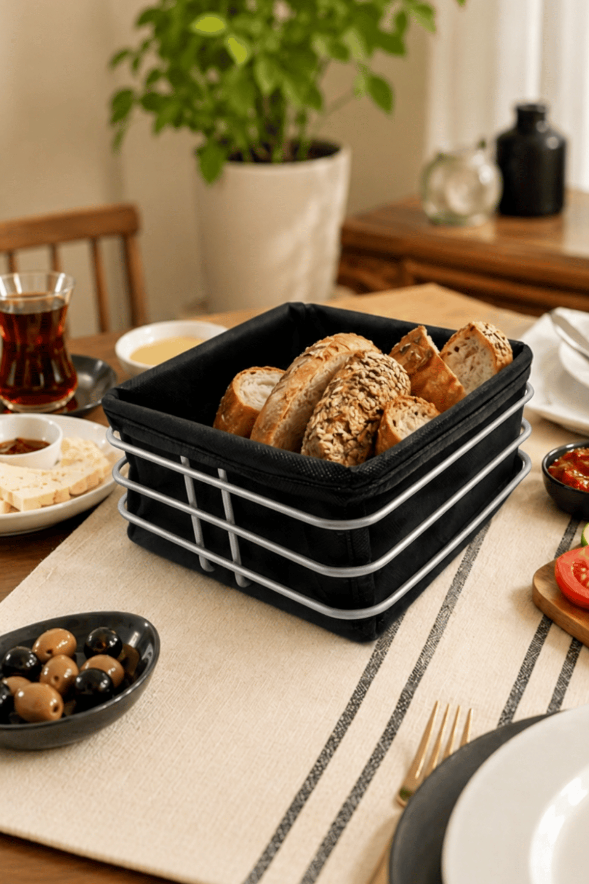 Mat Gümüş Kare Metal Ekmek Sepeti, Siyah Kumaşlı, Ekmeklik ve Kahvaltı Sunum Sepeti
