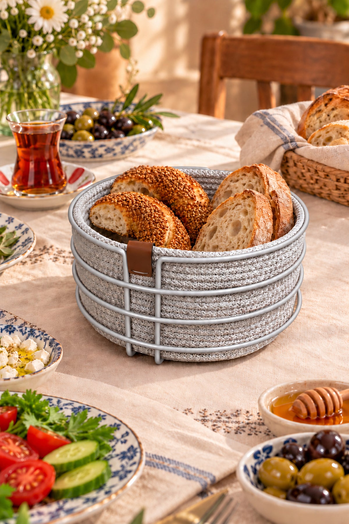 EDORA HOME Mat Gümüş Yuvarlak Ekmek Sepeti, Ekmeklik Sunum Sepeti, Buz Gri Makrome Çok Amaçlı Paslanmaz Metal