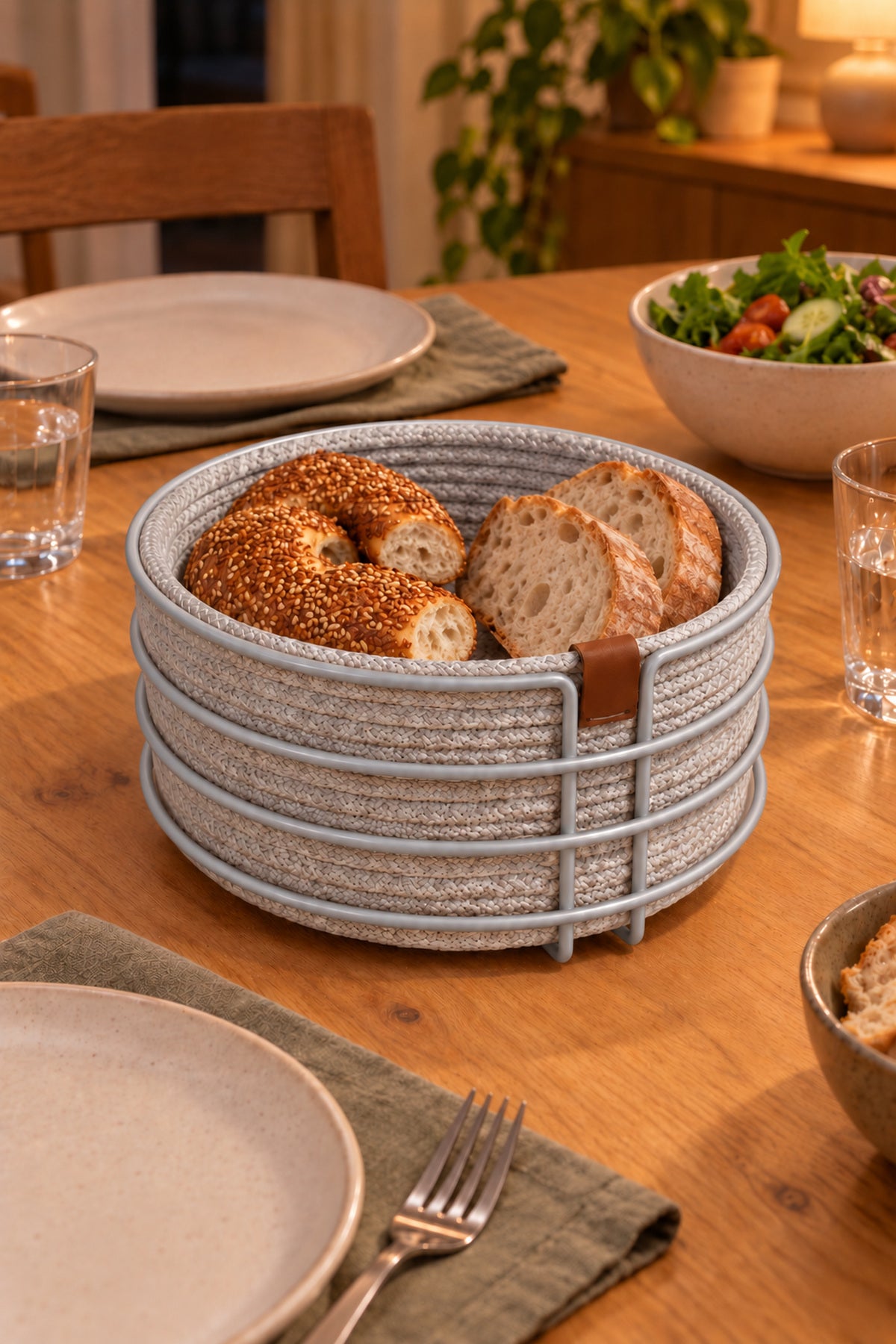 EDORA HOME Mat Gümüş Yuvarlak Ekmek Sepeti, Ekmeklik Sunum Sepeti, Buz Gri Makrome Çok Amaçlı Paslanmaz Metal
