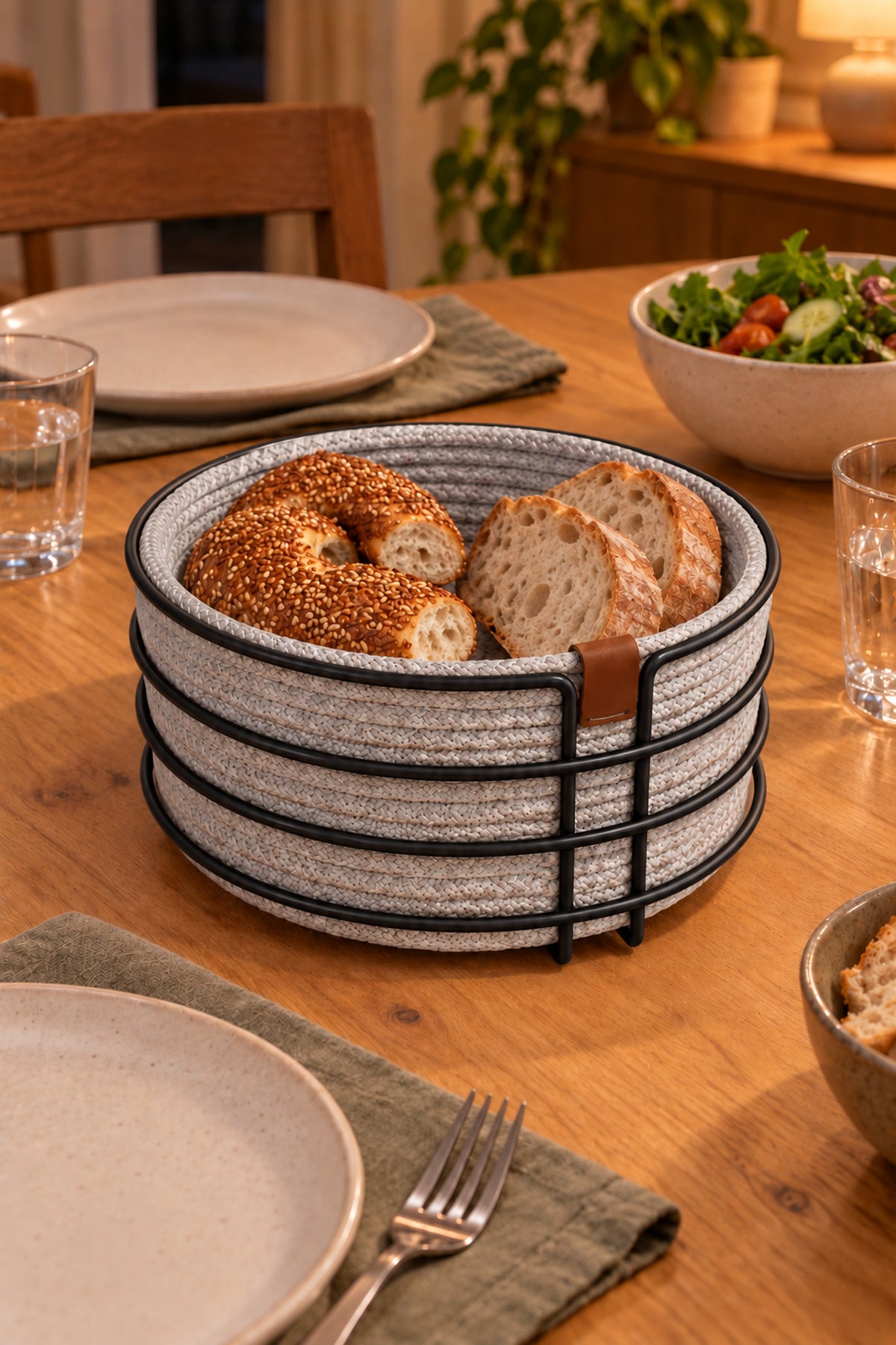 EDORA HOME Siyah Yuvarlak Ekmek Sepeti, Ekmeklik Sunum Sepeti, Buz Gri Makrome Çok Amaçlı Paslanmaz Metal
