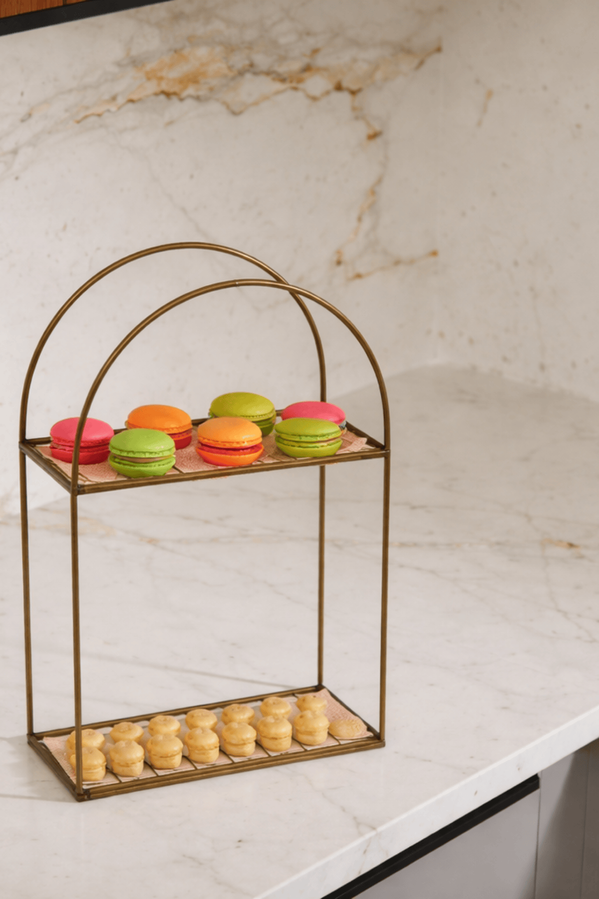 Gold Renk Ayna Pleksili 2 Katlı Çok Amaçlı Düzenleyici & Sunum ve İkram Standı & Parfüm Standı