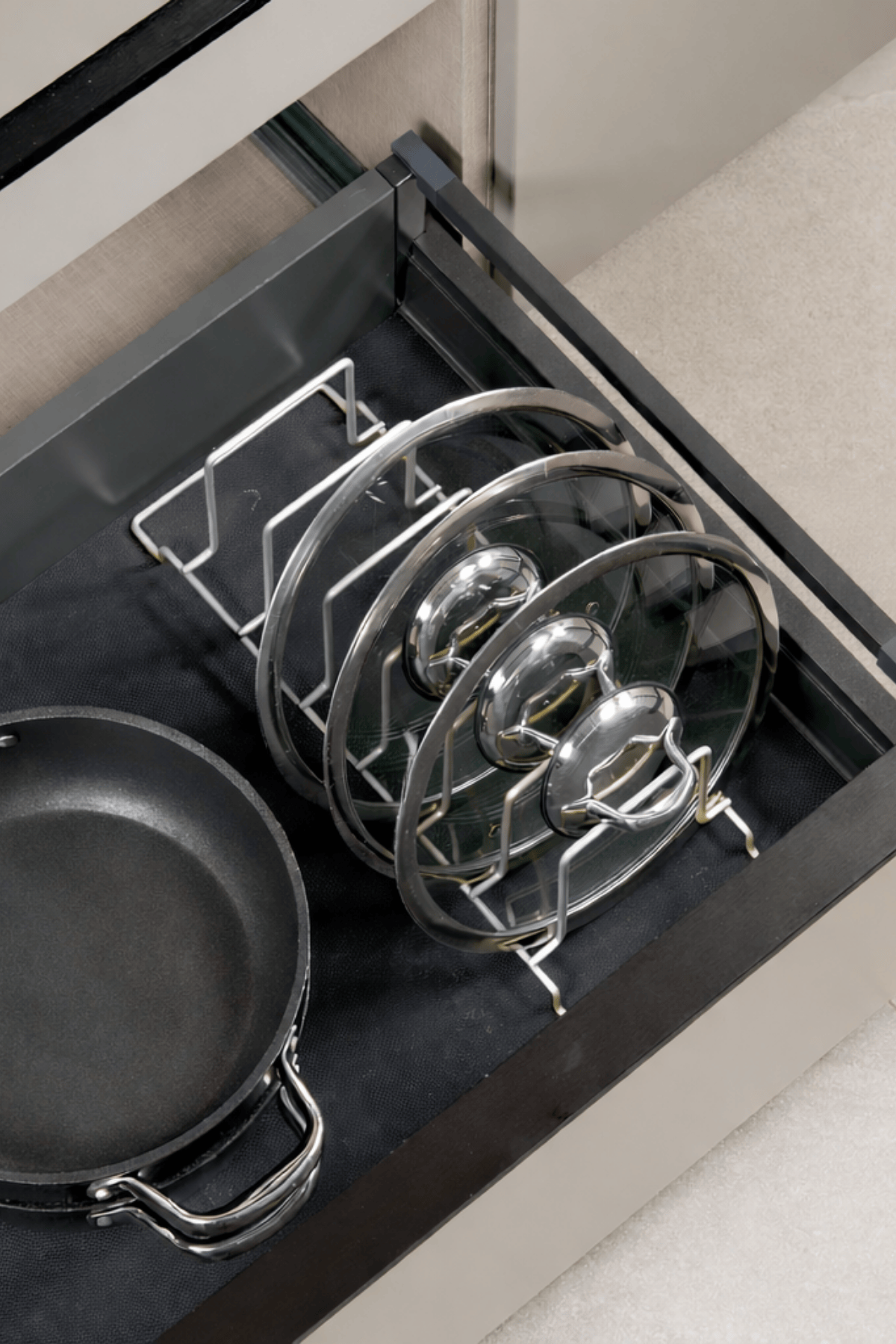 Gümüş Mutfak Çekmece İçi Tava Tencere Düzenleyici Organizer – Yer Tasarruflu Sıralayıcı