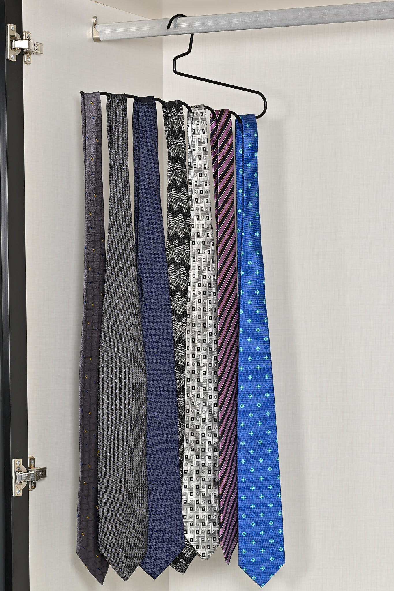 mat-siyah-10-lu-dolap-ici-zigzag-aski-pantolon