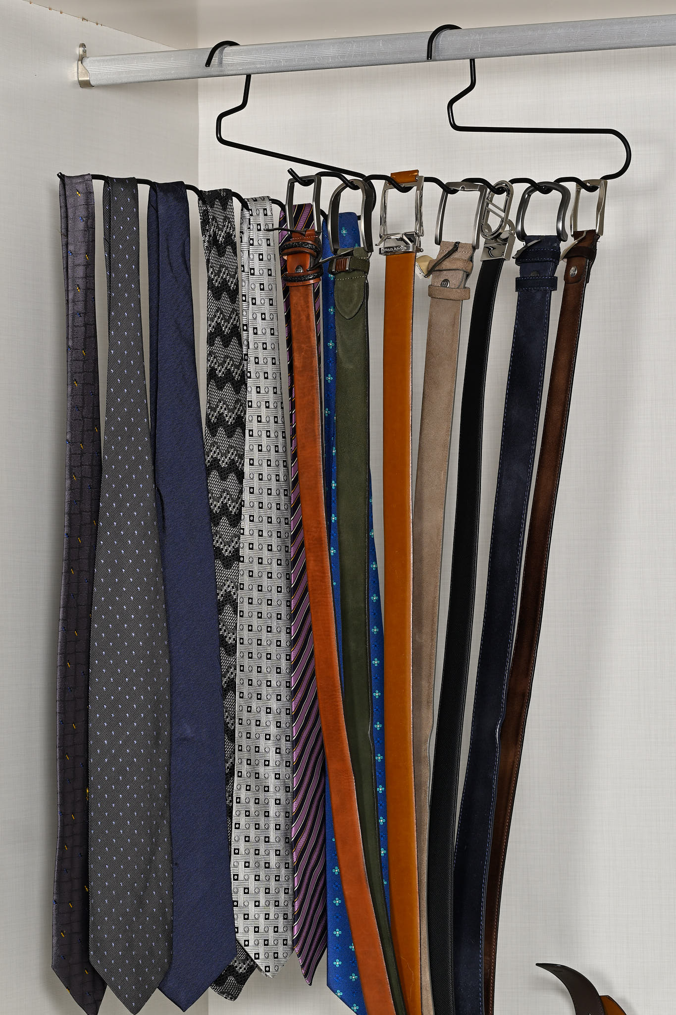 5-Piece Matte Black Zigzag Hanger Pant Scarf Belt Rack Closet Organizer