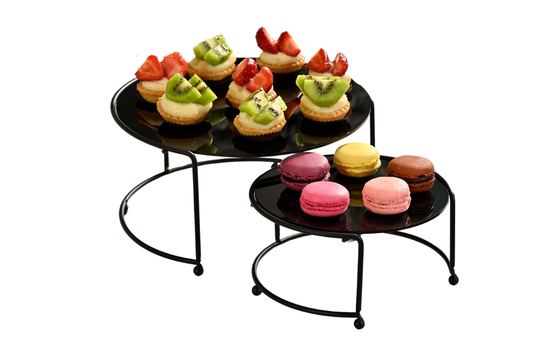 Mat siyah metal ve pleksi kombinasyonuyla tasarlanmış şık ve modern sunumluk, ikramlık ve hediyelik ürünler için mükemmel bir seçenek