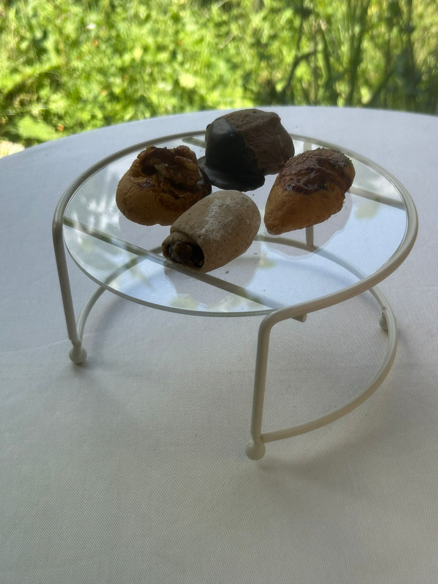 Mat siyah metal gövdeli, siyah pleksi kapaklı 2’li küçük sunumluk seti.