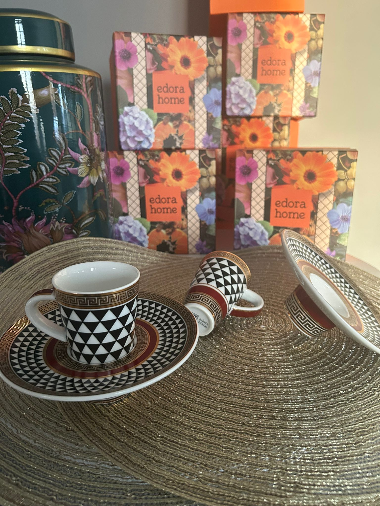 Türk Kahvesi Fincan Takımı Siyah Beyaz Desenli Bordo Çerçeveli 2 Kişilik 4 Parça