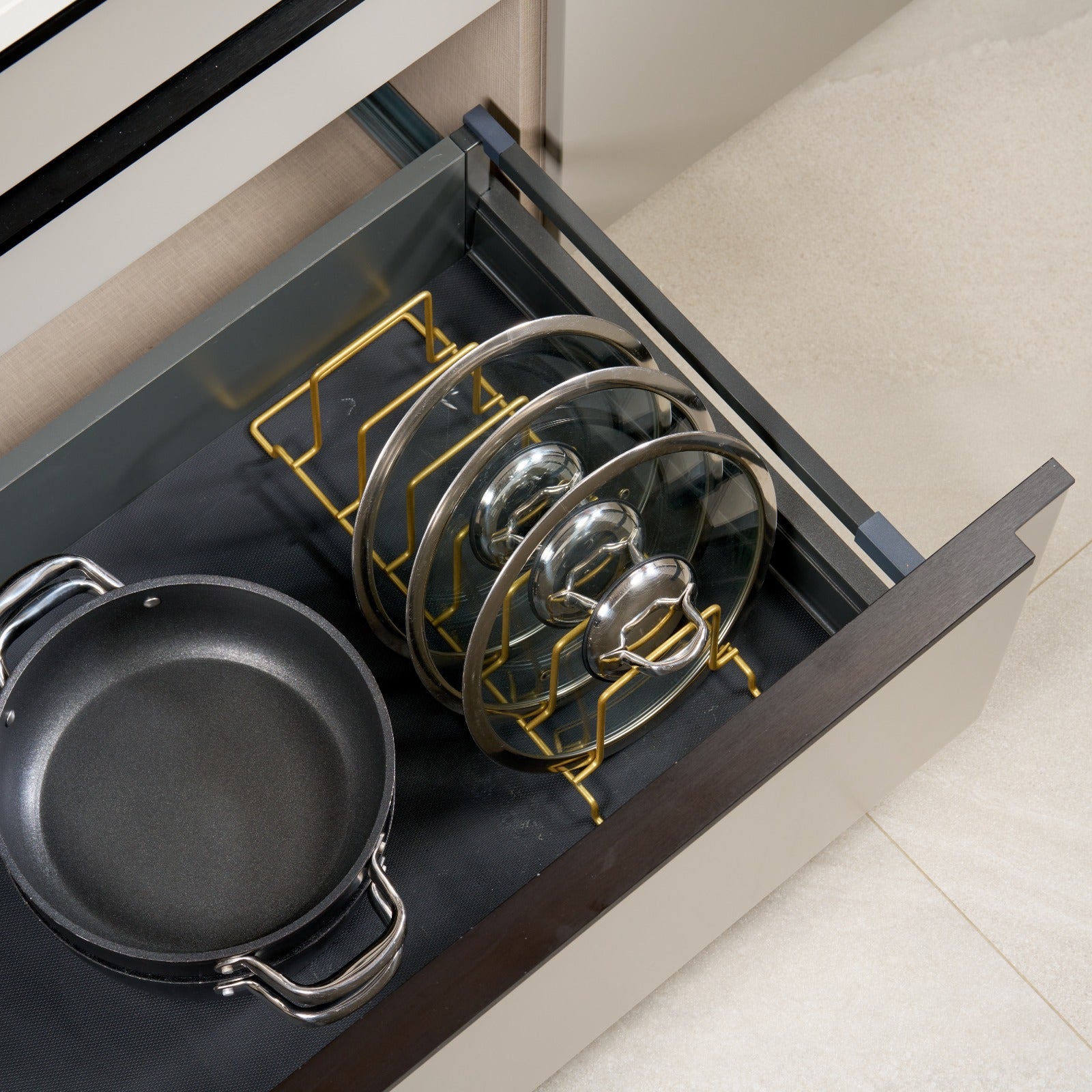Mutfak Gold Çekmece İçi Tava Tencere Düzenleyici Organizer – Yer Tasarruflu Sıralayıcı