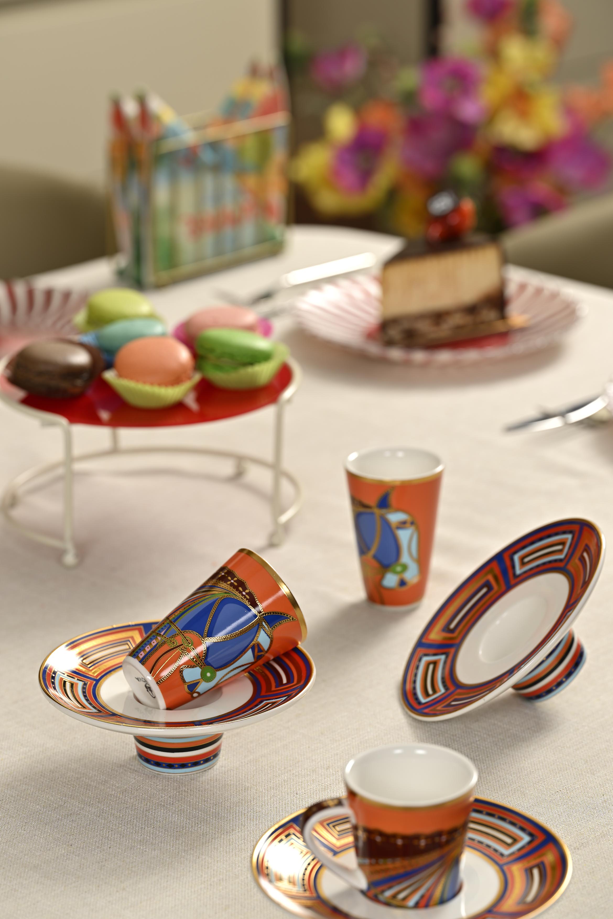 Ramazana Özel 2 Kişilik Kahve Fincan Takımı + Altın Renk 2 Katlı Sunum Standı Seti | Şık Kahve Sunumluk