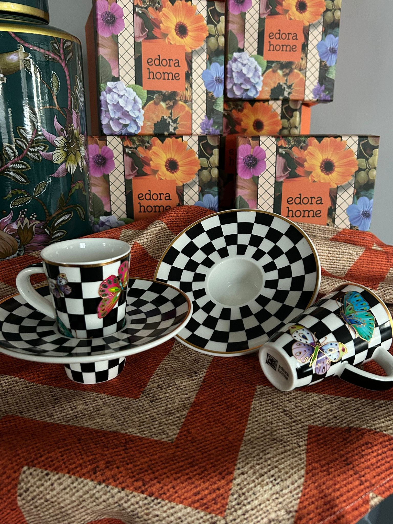 Türk Kahvesi Fincan Takımı İçe Geçmeli Dama Desen Kelebek Detay Gold Kenarlı 2 Kişilik 4 Parça